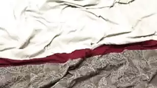 جوارب طويلة وجوارب بيضاء وصنادل بيضاء وجوارب وصنادل بيضاء