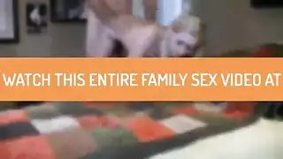 فتاة مثيرة تأخذ عضو أخيها لجنس فموي وجنسي جامح