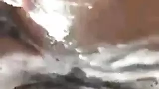 فتاة وقحة باللباس الأخضر تحصل على قذف داخلي على شبكة الصيد