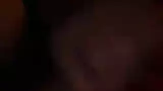 أم مثيرة تخدم صديقاتها المعنفات بجنس فموي مكثف