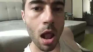 قضيب أسود كبير يلقح الطالبة الشابة التي انتقلت للجوار