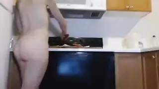 عاهرة ترتدي ملابس داخلية زرقاء تُخترق بعمق