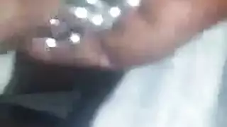 عاهرة مشوية بالقضيبين مع ثقوب تملأ كل ثقب