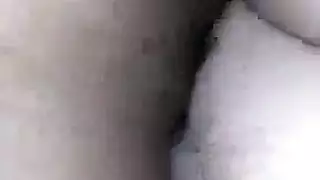 نائب الرئيس يملأ فرج شقراء طازج وردي بعد أن تبتلع حمولته