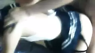 قادم جديد للحي يتم تناوله بشهوة من قبل امرأة ناضجة سمراء