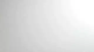 الجلسة الجماعية الأولى للعاهرة الشابة: رجل غامض ماهر ينضم إليها