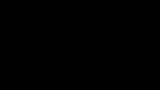 فتاة سمراء مراهقة ترتدي الكعب العالي تتعرض لضربات قوية في كسها المحلوق