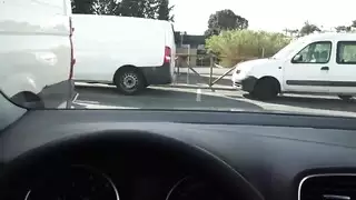 جنس في السيارة: فتاة محجبة تمارس الجنس مع قضيب أسود في فرنسا