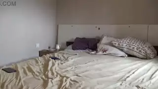 سعودية مع رجل توصيل