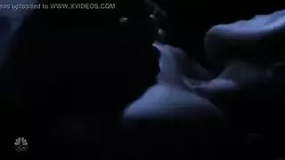 تحفيز مهبلها الضيق: جنيفر دايموند تئن من المتعة وهي تبلغ