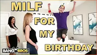 مشكلة مزدوجة: شاب يرتدي جوارب يمارس الجنس مع شريكين أصغر سناً