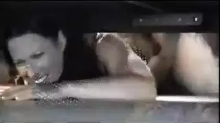 مكالمة فيديو غريبة تؤدي إلى مغامرة إكس إكس إكس مبللة