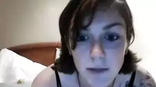 عاهرة عربية على الكاميرا تبث إباحية قوية