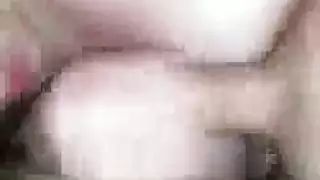 الفتيات الصغير الحفلات في النادي الليلي والحصول على الهرة الدافئة من الرجال يحلو لهم
