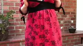 الأم الزوجية تتظاهر بأنها عالقة من أجل قضيب ابن الزوج