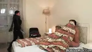 عاهرات صوماليات يطلبن وضعية كلابية قاسية