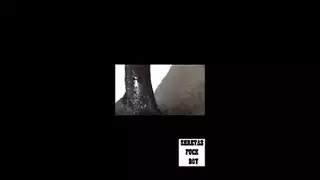 لقطة مقرّبة صريحة من كسها المثقوب: مراهقة هندية تثير بقوة